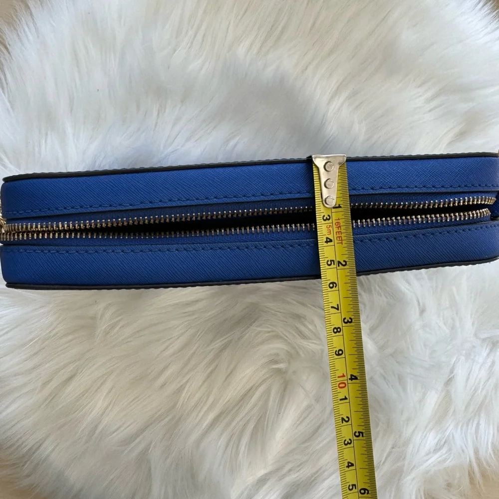 Like New Michael Kors MK Crossbody - Picture 7 of 8